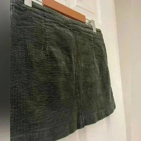 Mono B green corduroy button front skirt with pockets  size large green - Picture 4 of 8